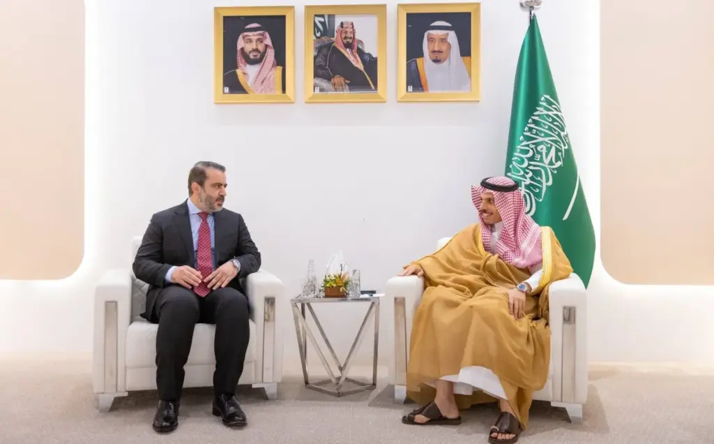 Suudi Arabistan Dışişleri Bakanı Bin Ferhan, Suriyeli mevkidaşı Şeybani ile bölgesel gelişmeleri görüştü
