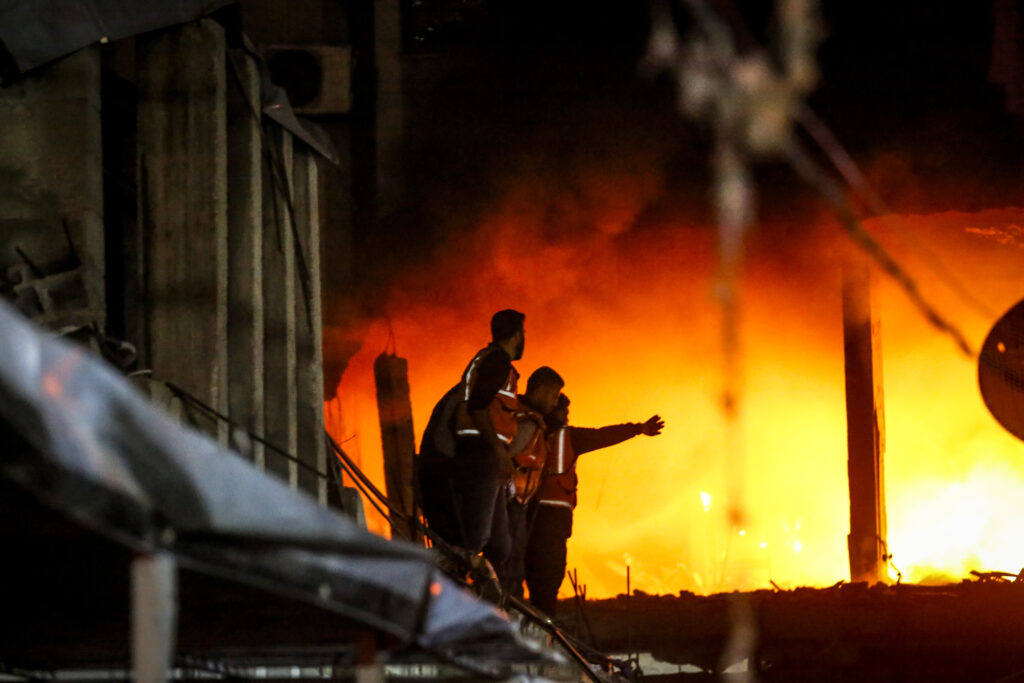 İsrail’in Gazze’nin orta kesimine düzenlediği saldırıda 4 Filistinli hayatını kaybetti