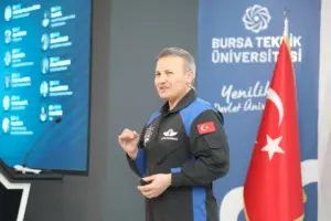 Astronot Alper Gezeravcı, Bursa’da üniversite öğrencileriyle buluştu