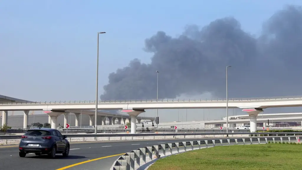 BAE’de bazı petrol faaliyetleri durduruldu