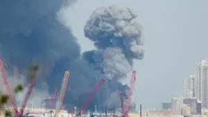 Bahreyn’de İran’dan atılan füze parçalarının isabet etmesi sonucu 3 kişi yaralandı