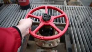 Brent petrolün varil fiyatı güne düşüşle başladı