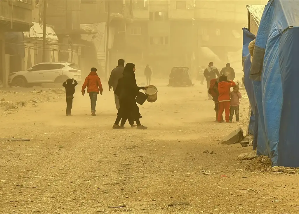 Gazze’de kum fırtınası etkili oldu
