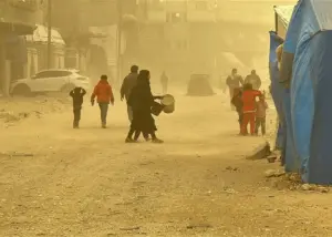 Gazze’de kum fırtınası etkili oldu