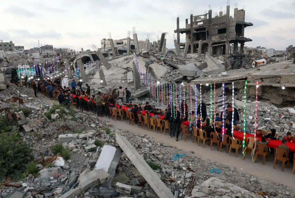 Gazze’de yerinden edilen Filistinliler için toplu iftar düzenlendi