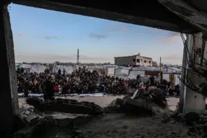 Gazze’nin Han Yunus kentinde bayram namazı kılındı