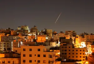 İran füzeleri El-Halil semalarında görüntülendi