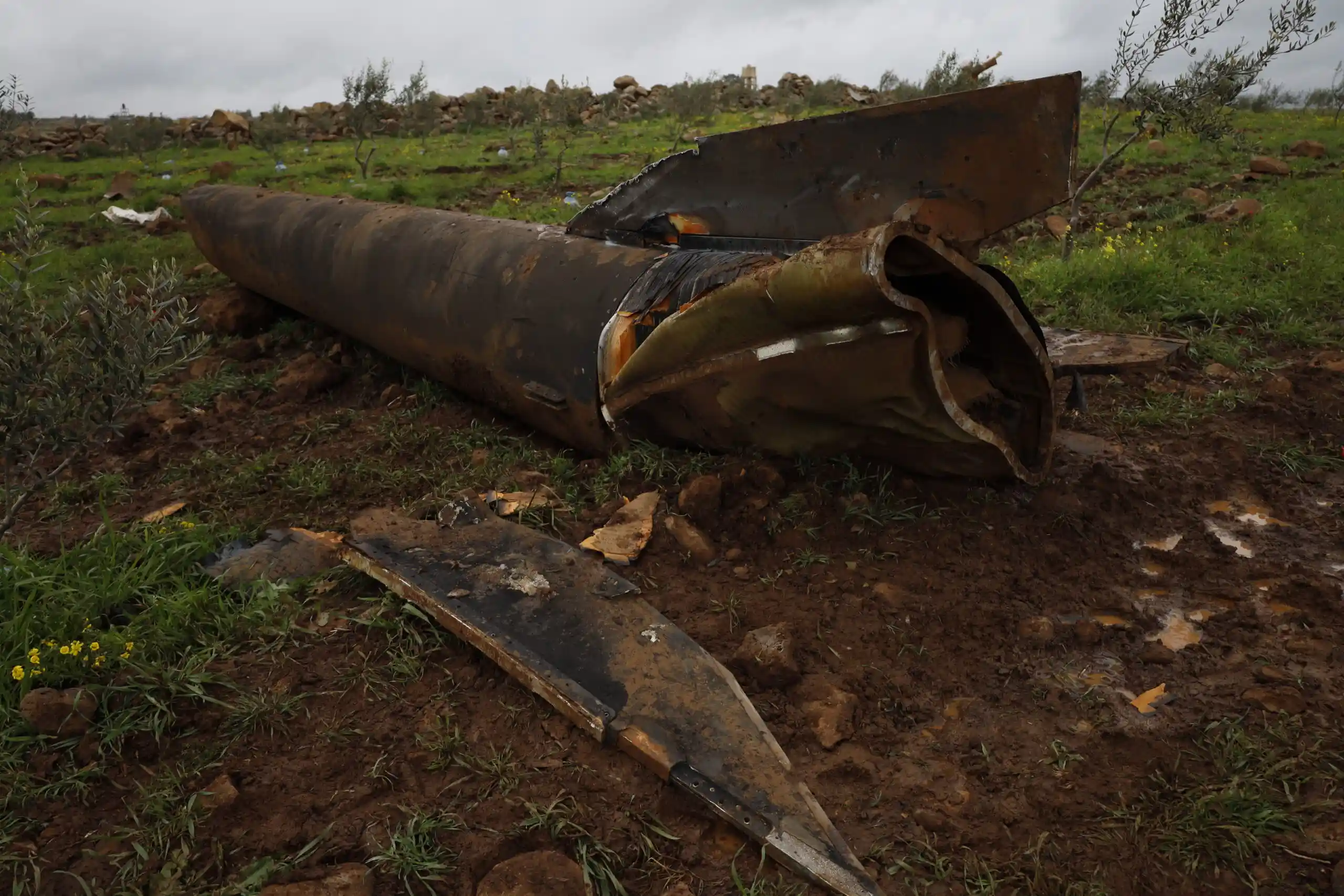 İran’ın İsrail’e misillemesinde bir roket Kuneytra’ya düştü