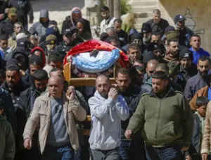 İsrailli yerleşimciler tarafından öldürülen Filistinlinin cenaze töreni