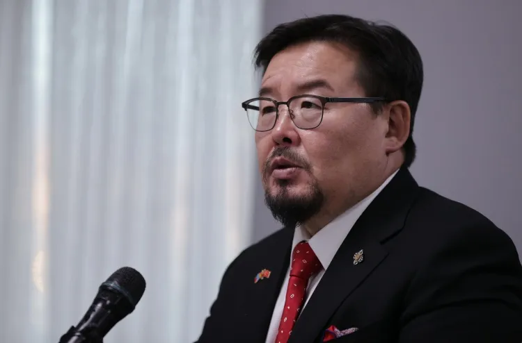 Moğolistan Başbakanı Zandanshatar Gombojav istifa etti