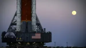 NASA’nın Artemis II roketi onarımların ardından fırlatma rampasına geri getirildi