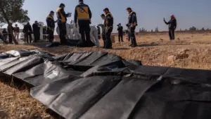 Suriye’de devrik rejimin karargahı yakınlarda toplu mezar bulundu