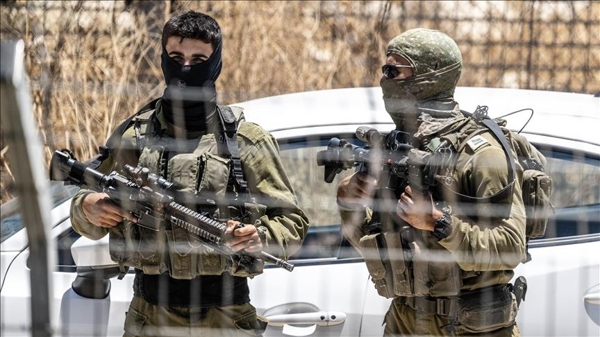 İsrail ordusu Suriye’nin güneyinde 2 sivili alıkoydu