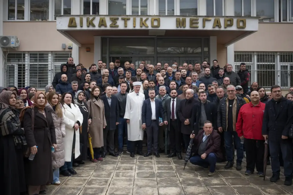 Yunan devletinin atadığı müftüleri protesto eden Batı Trakyalı Türklerin davası ertelendi